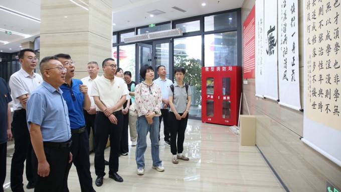 甘肃能化集团机关党委参观甘肃工程咨询集团廉洁文化作品展